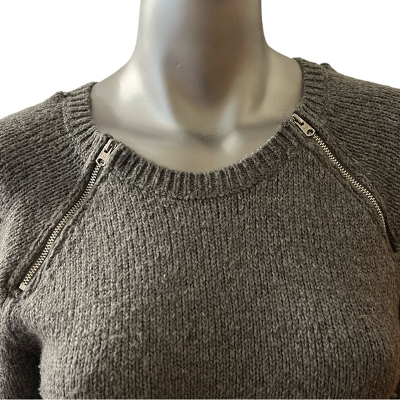 EUC ABERCROMBIE AND FITCH GRAY SWEATER DRESS WITH ZIPPERS. MEDIUM. - Picture 3 of 5